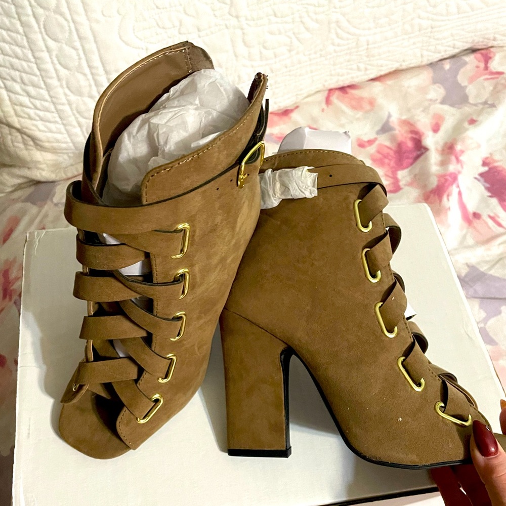 BNIB Venus peep toe lace up booties size 6